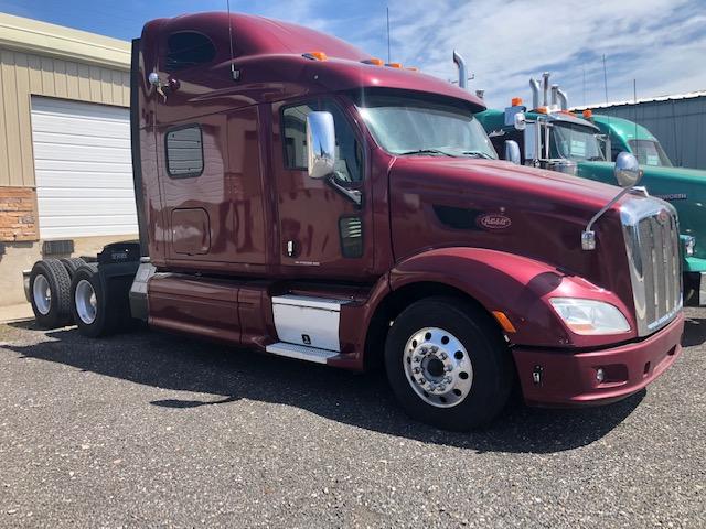 2013 Peterbilt 587 T/A Sleeper Truck