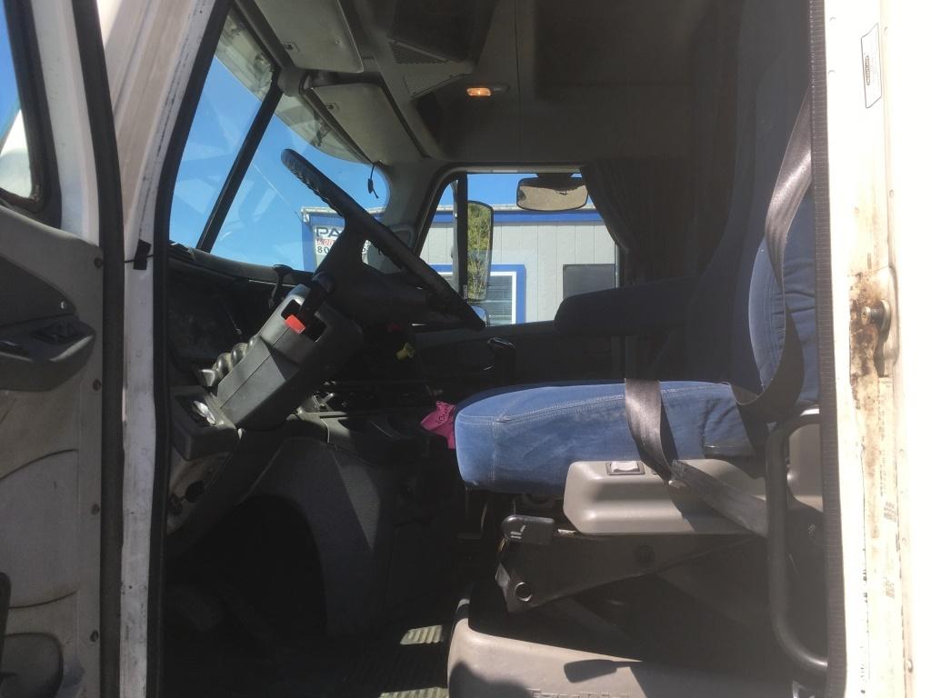 2006 Freightliner T/A Sleeper Truck Tractor