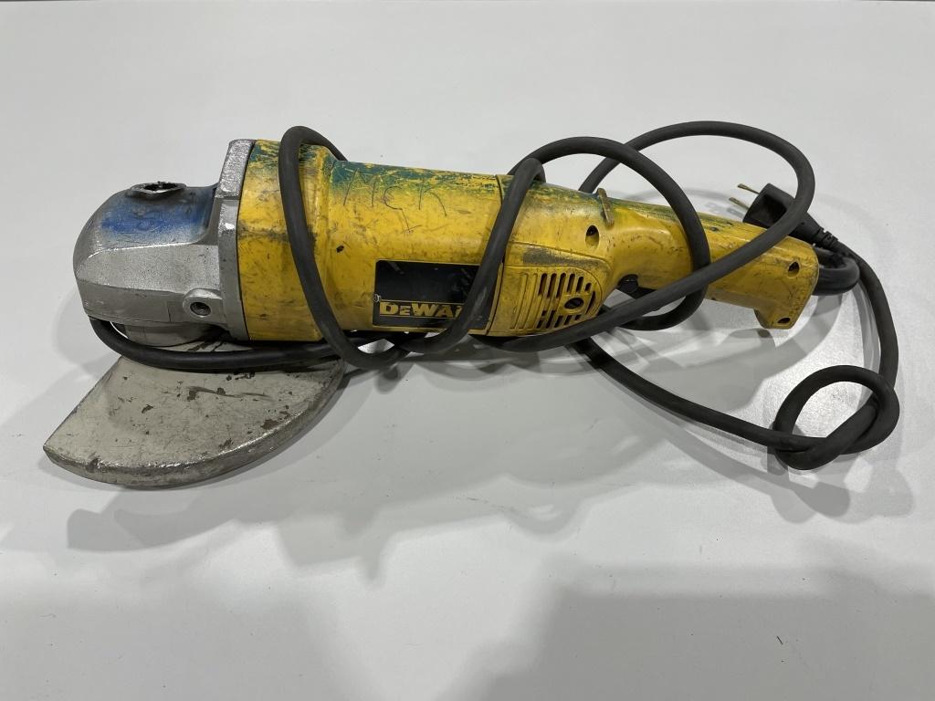 DeWalt DW840 Angle Grinder