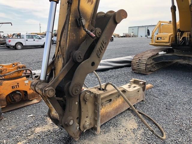 2006 John Deere 200C-LC Hydraulic Excavator