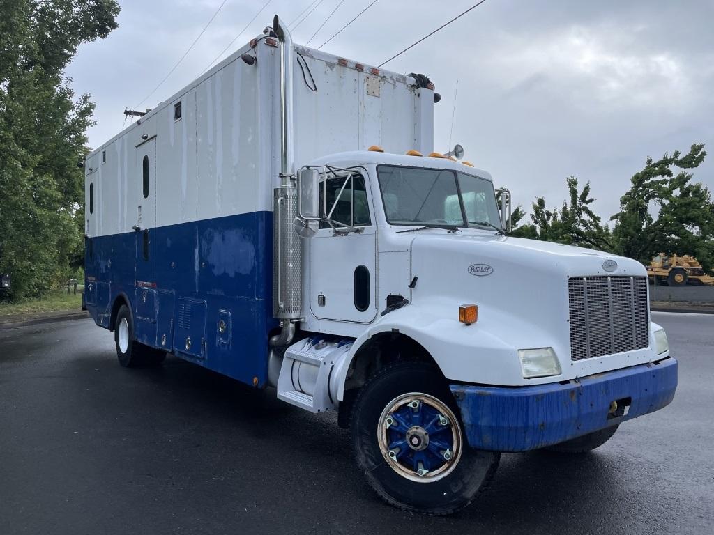 1999 Peterbilt 330 S/A Mobile Office Truck