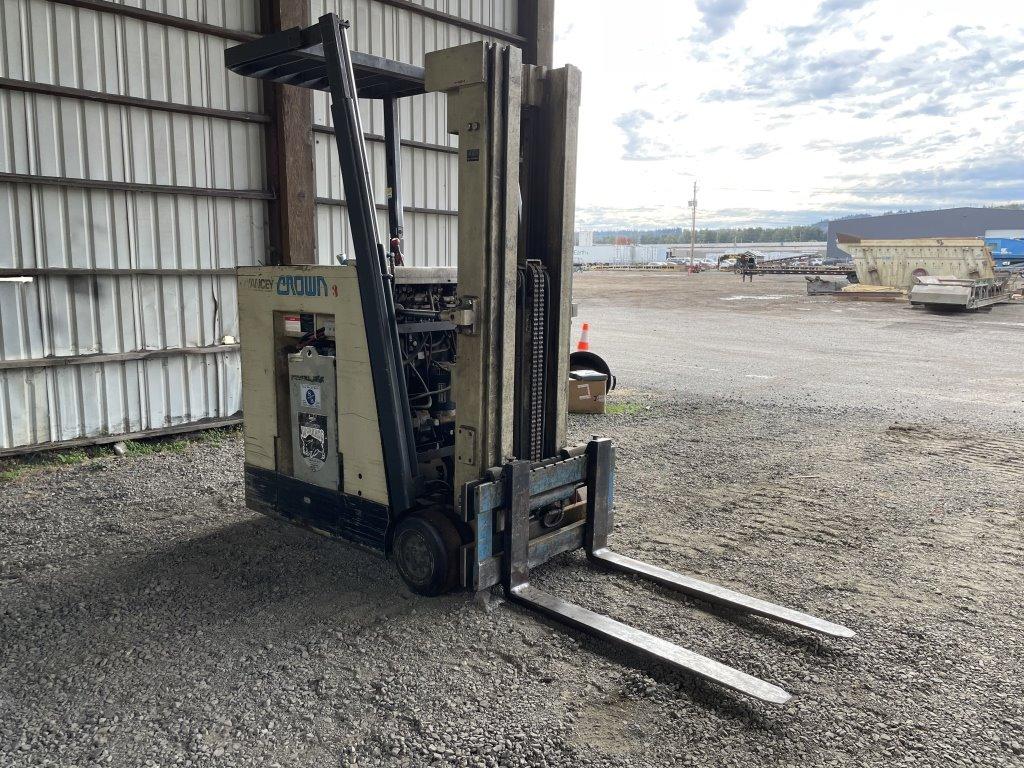 Crown 35RCTT-S Stand Up Forklift