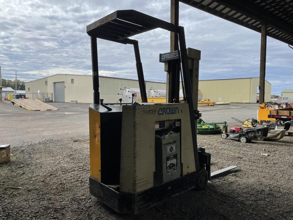 Crown 35RCTT-S Stand Up Forklift