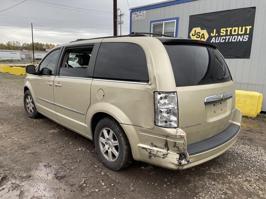 2010 Chrysler Town & Country Touring Mini Van