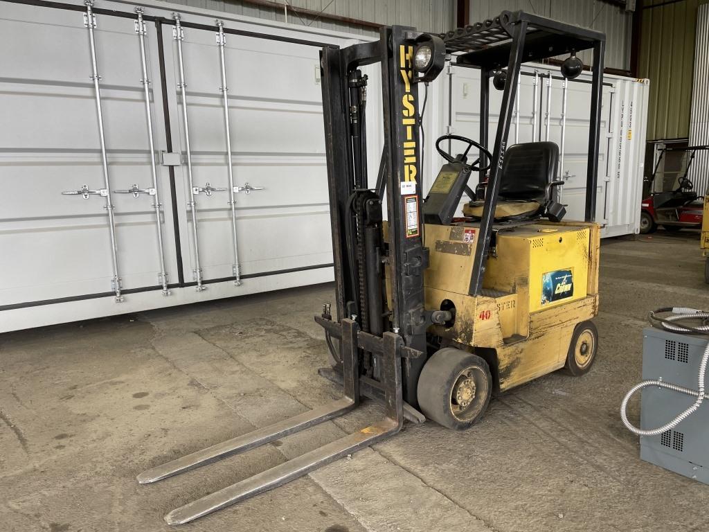 Hyster E40XL-27 Forklift