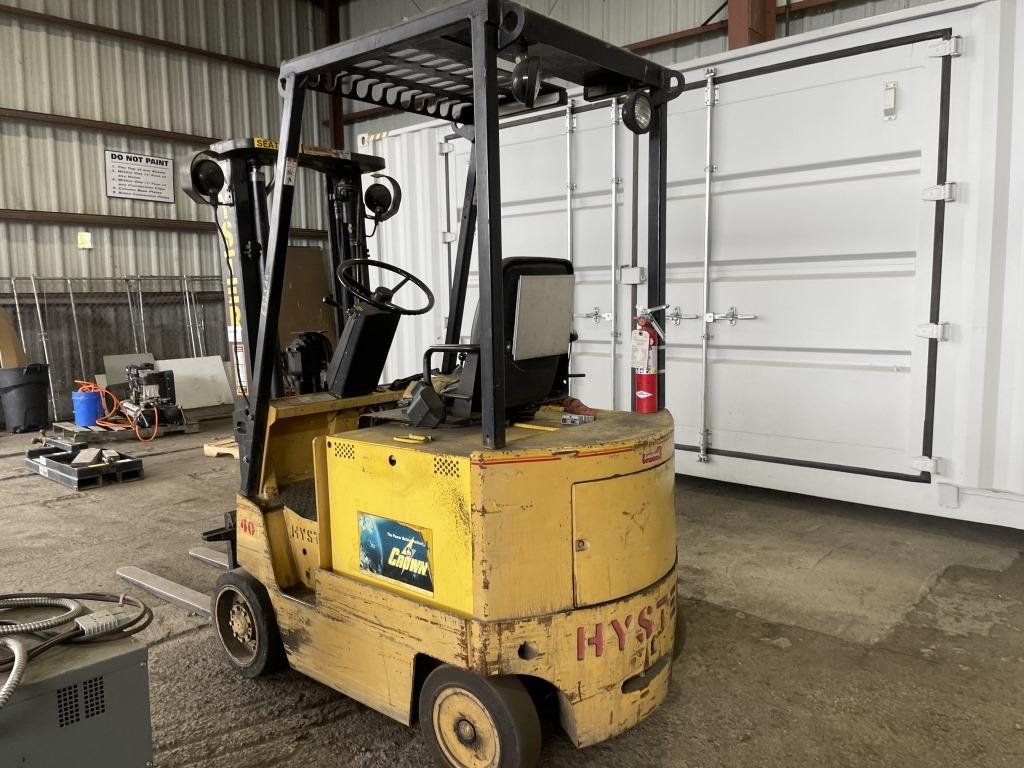 Hyster E40XL-27 Forklift