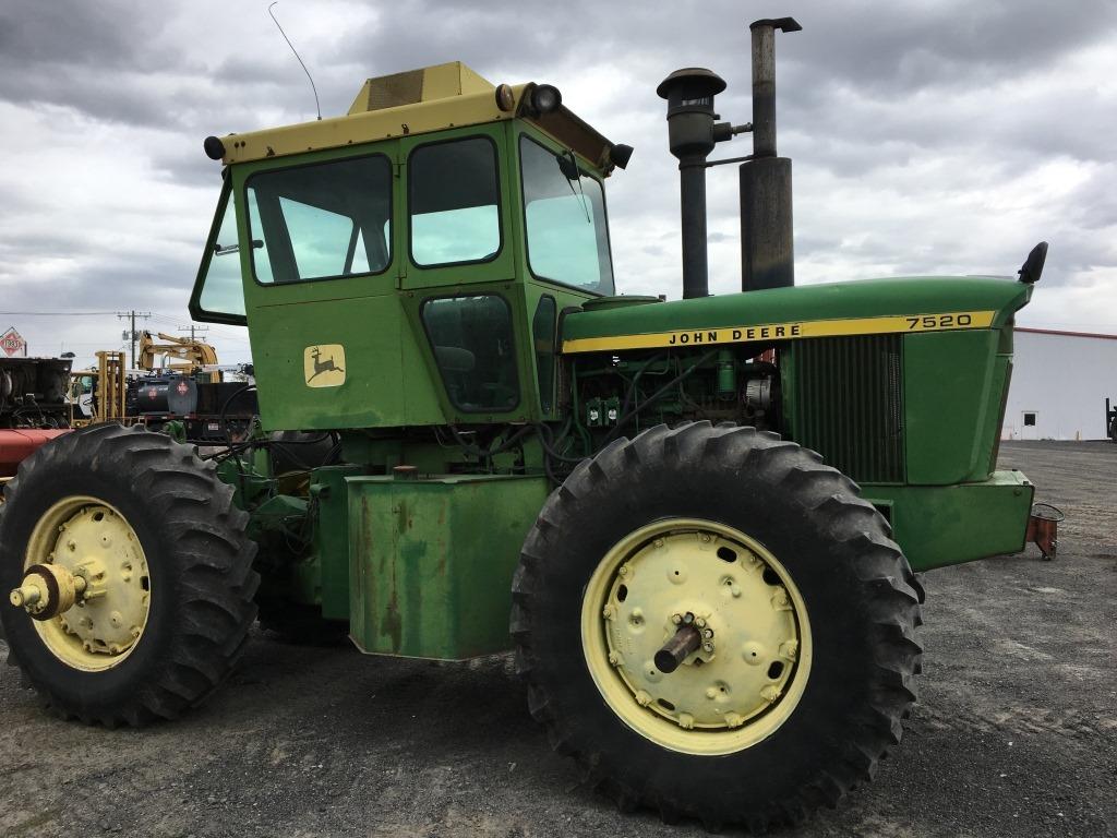 John Deere 7520 4x4 Ag Tractor