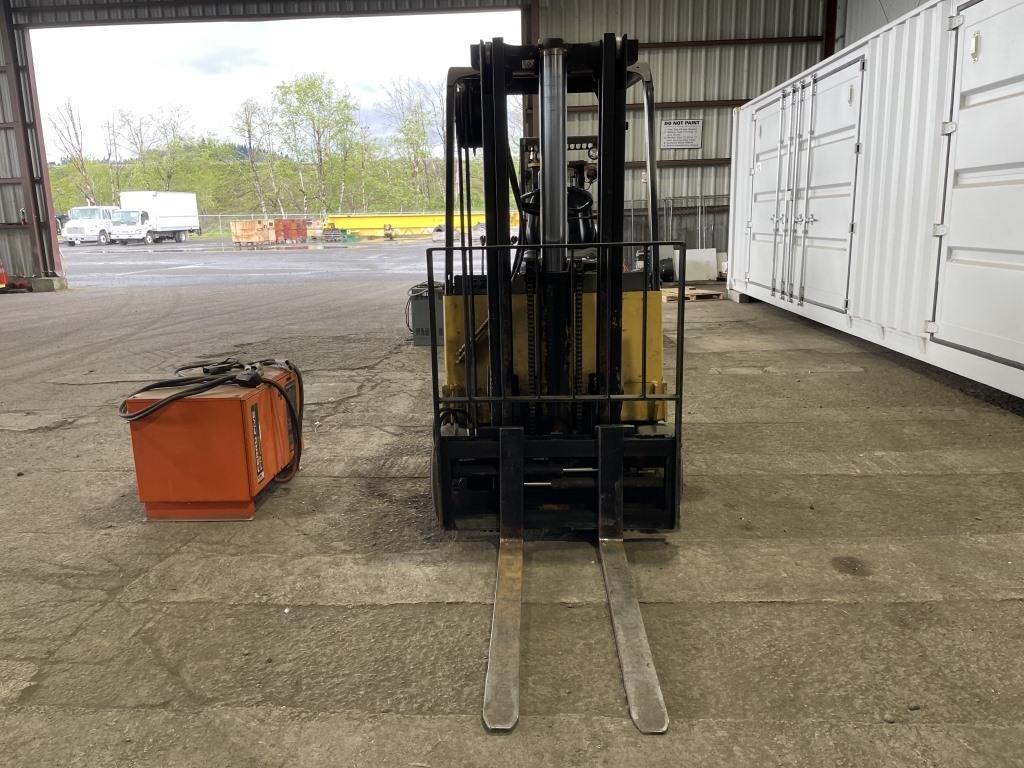 Caterpillar M30B Forklift