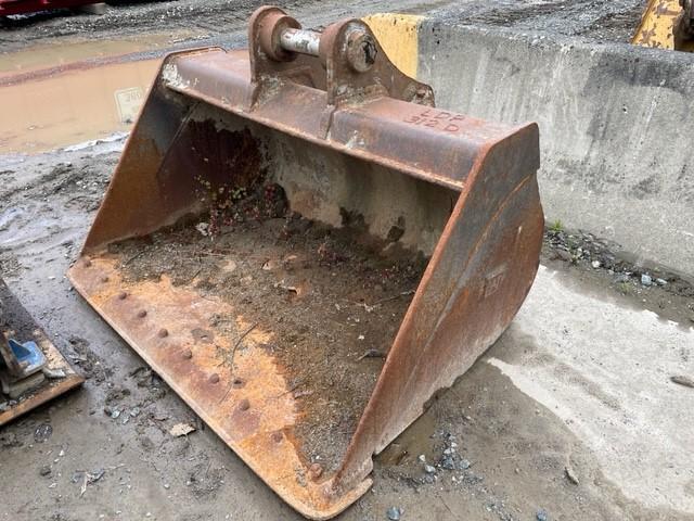 Caterpillar 66" Muck Bucket