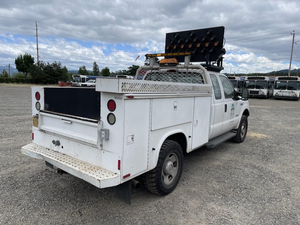 2006 Ford F350 4x4 Extra Cab Utility Truck