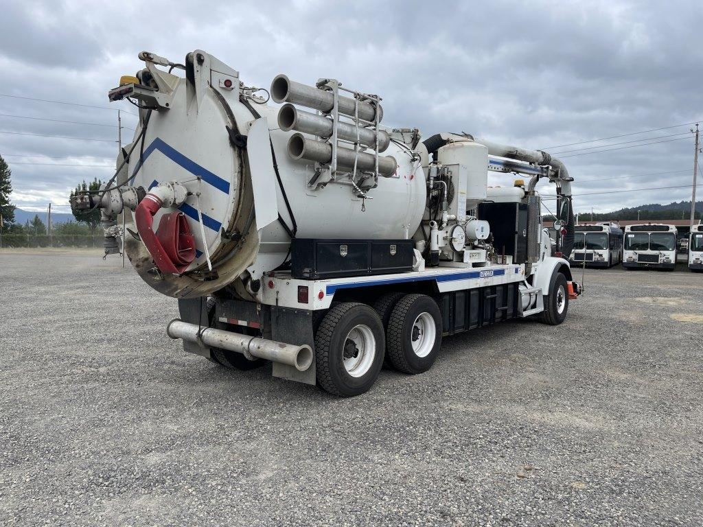 2004 Freightliner T/A Vacuum Truck