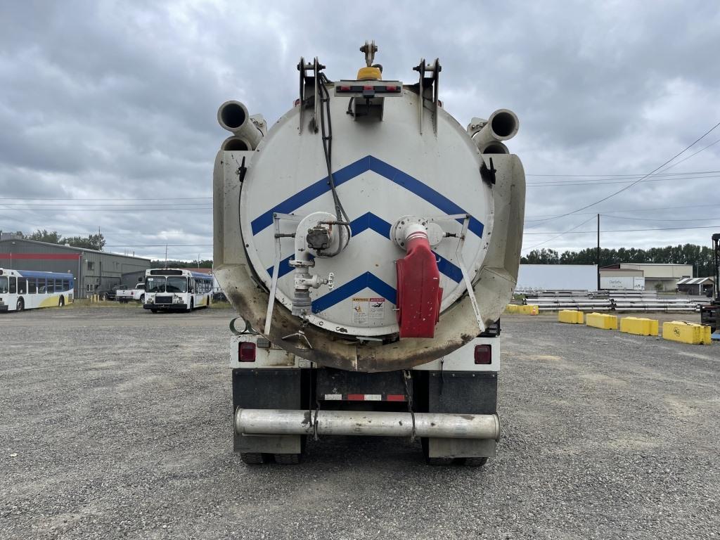 2004 Freightliner T/A Vacuum Truck