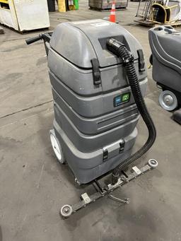 Tennant V-WD-16B Wet/Dry Vacuum