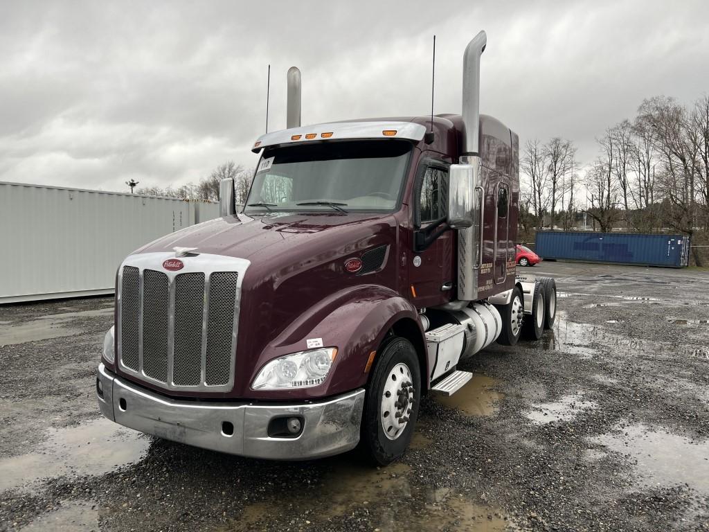 2015 Peterbilt 579 Tri-Axle Sleeper Truck Tractor