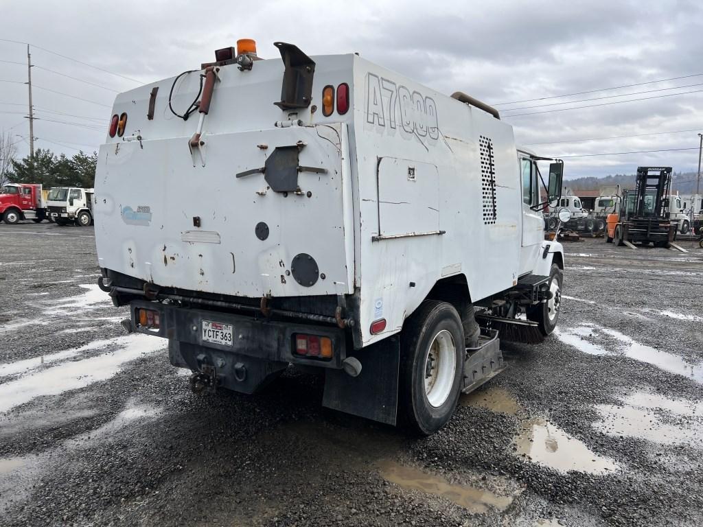 2000 Schwarze A7000 Sweeper Truck