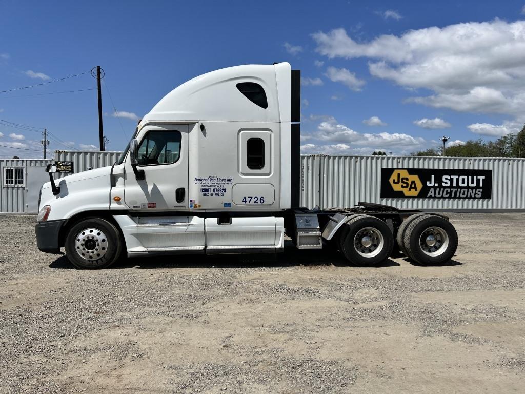 2012 Freightliner Cascadia T/A Sleeper Truck Tract