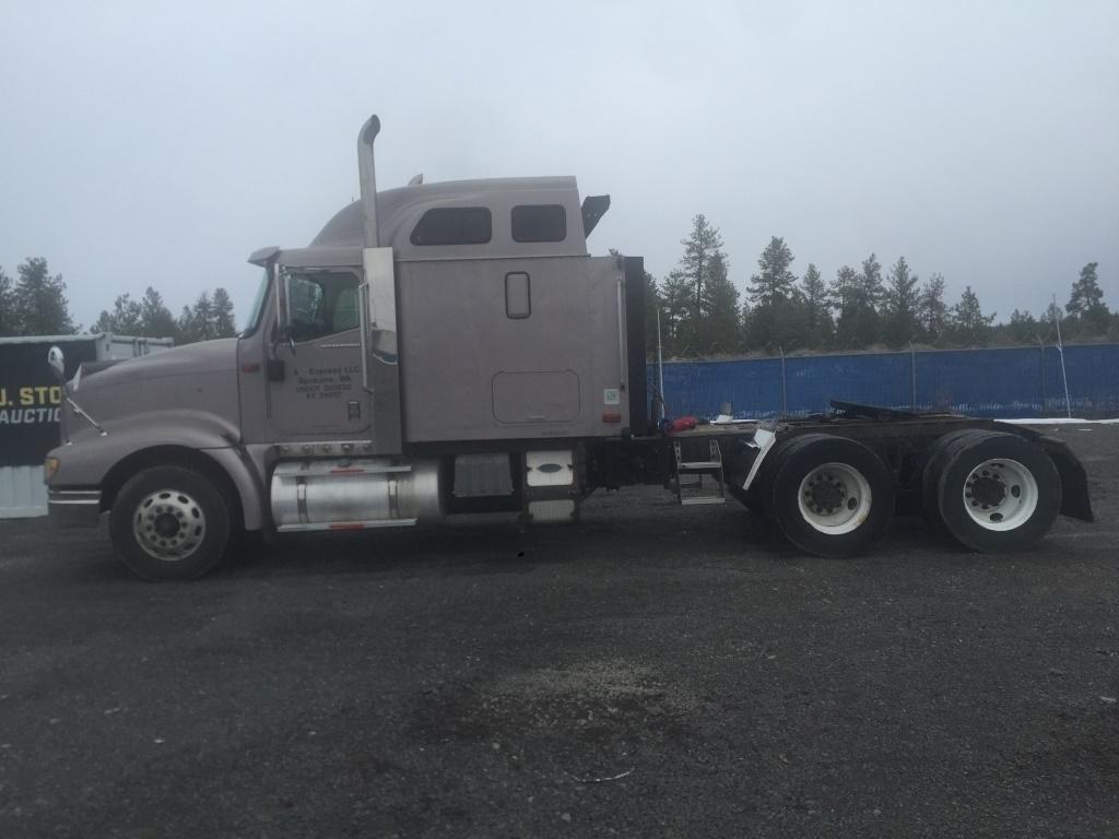 2005 International 9400i T/A Sleeper Truck Tractor