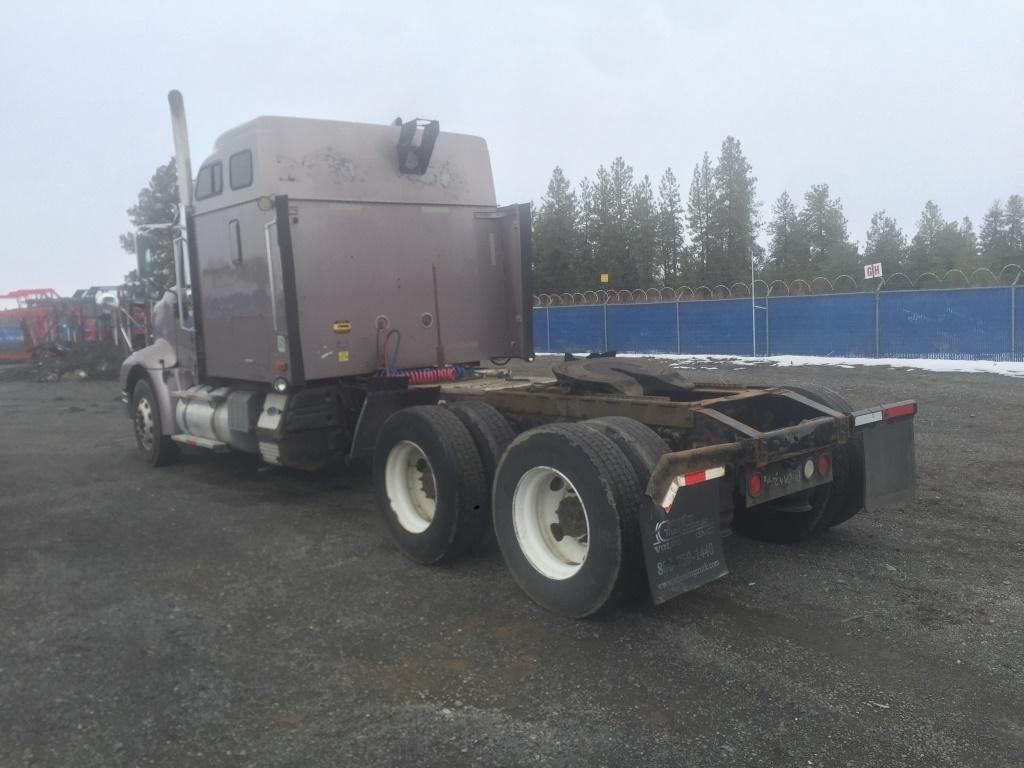 2005 International 9400i T/A Sleeper Truck Tractor