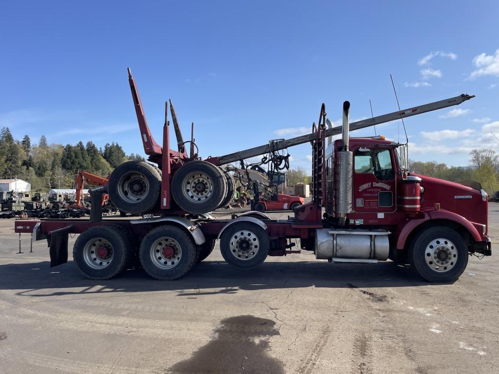 2001 Kenworth T800B Tri-Axle Log Truck