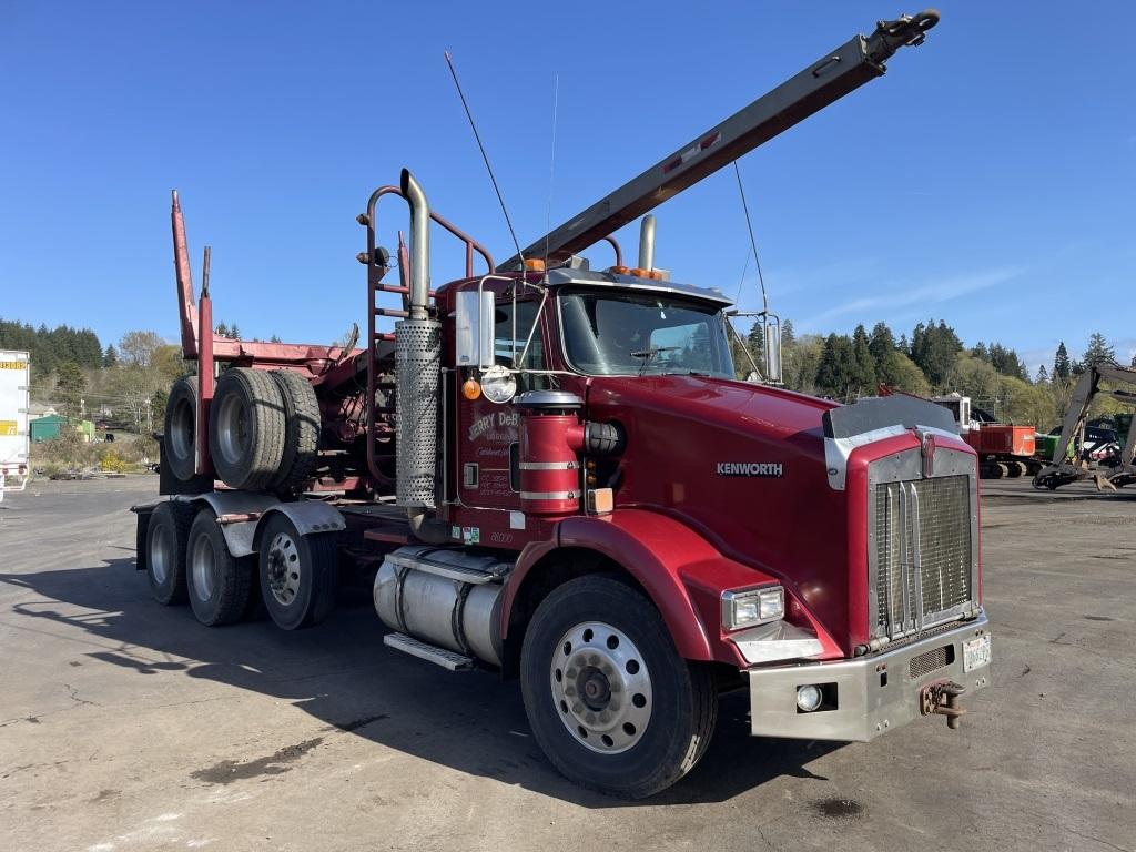 2001 Kenworth T800B Tri-Axle Log Truck