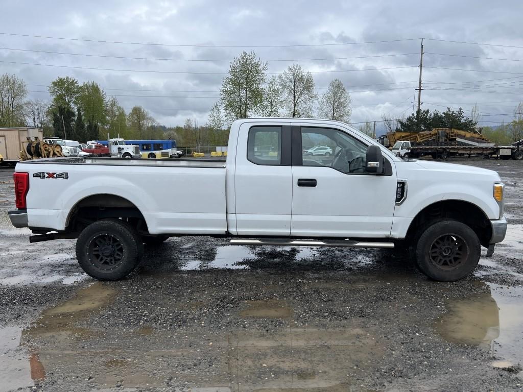 2017 Ford F250 XL SD Extended Cab 4X4 Pickup