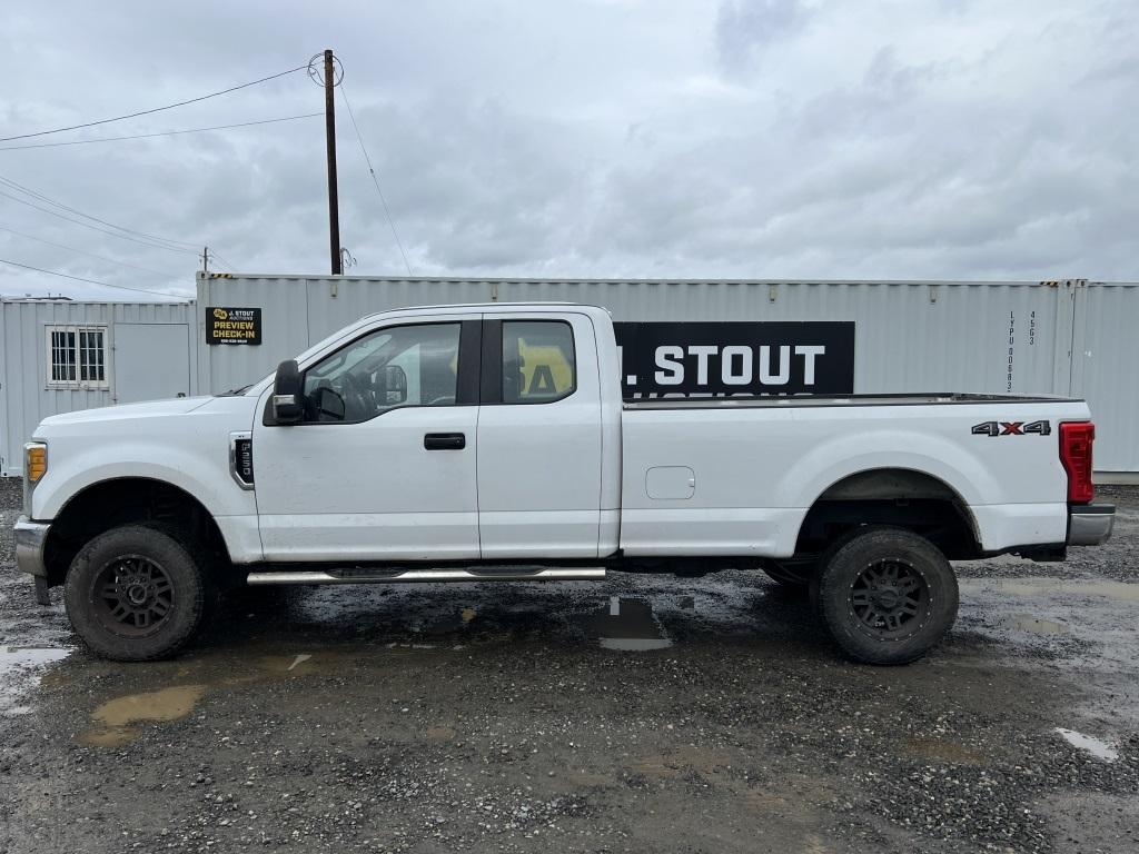 2017 Ford F250 XL SD Extended Cab 4X4 Pickup