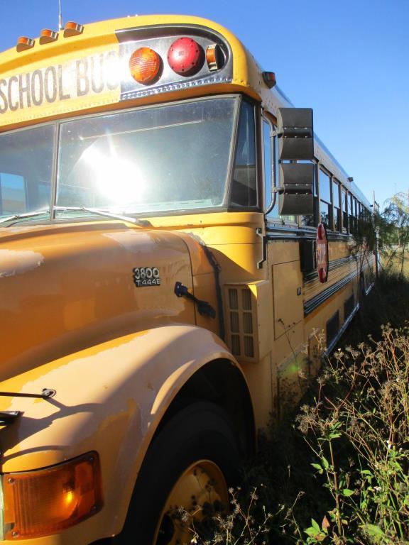 2002 Blue Bird School Bus International T-444.