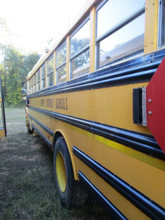 2001 Thomas Built School Bus International T-444.