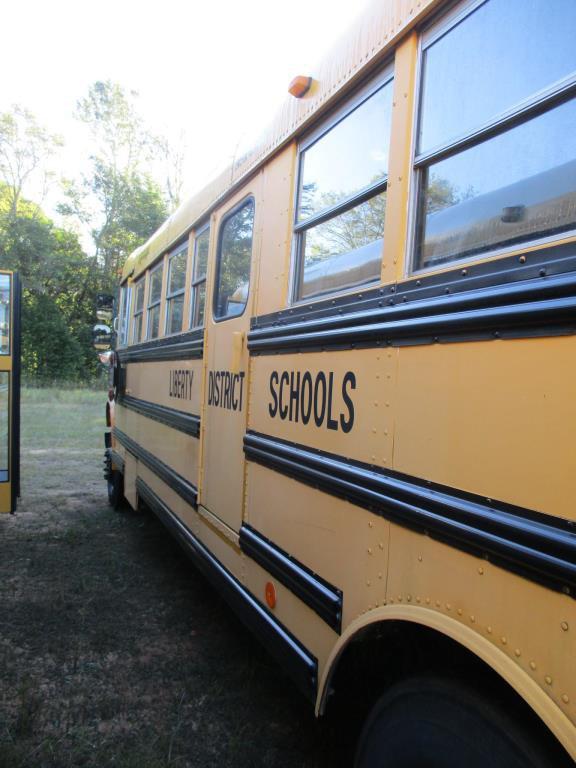 1995 Thomas Built School Bus International T-444.