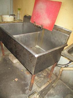 Stainless Steel 2 Compartment Sink.