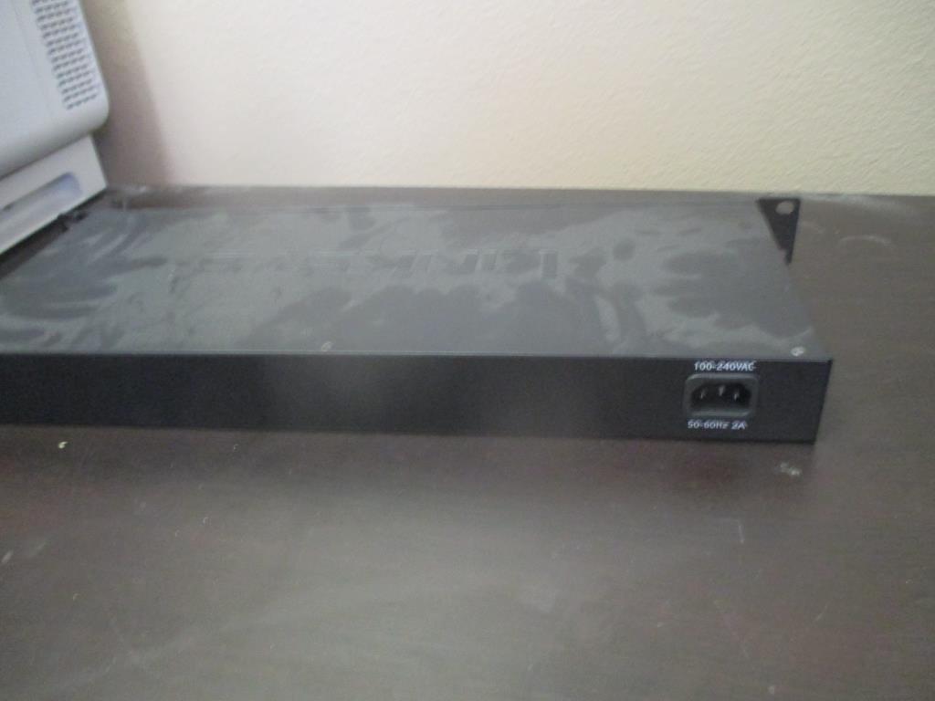 Cisco Linksys EF3124 24 Port Switch