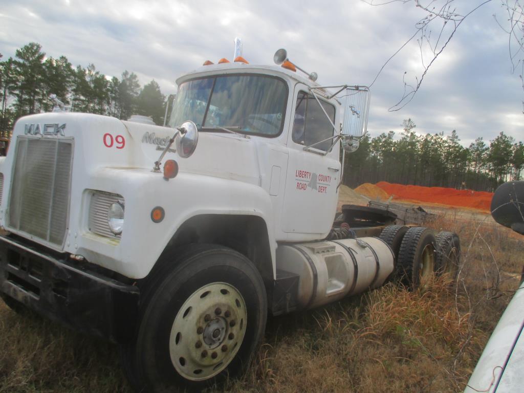 1988 Mack Semi Tractor R690ST