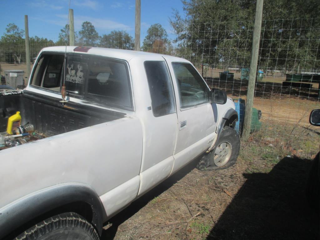 2001 Chevrolet S10 Pickup Truck