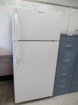 Kenmore Refrigerator w/ Icemaker.
