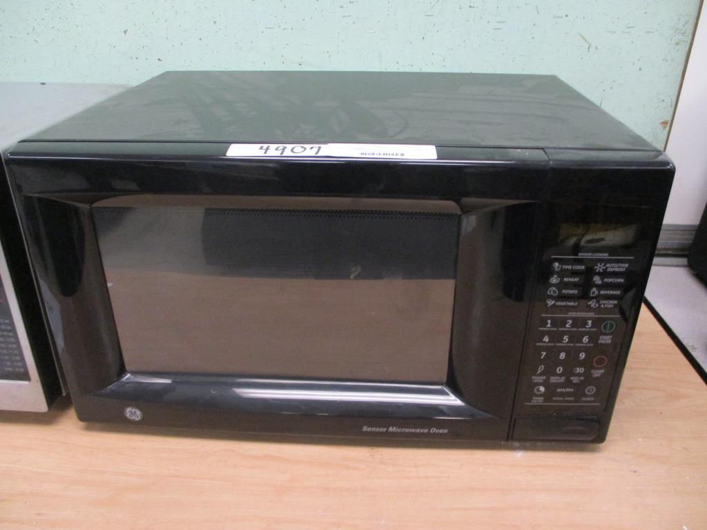 GE Microwave Oven JES1460DN1BB.