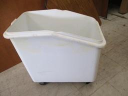 Rubbermaid Rolling Food Storage Container.