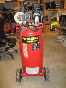 Husky Pro 30gal Air Compressor VT631505AG.