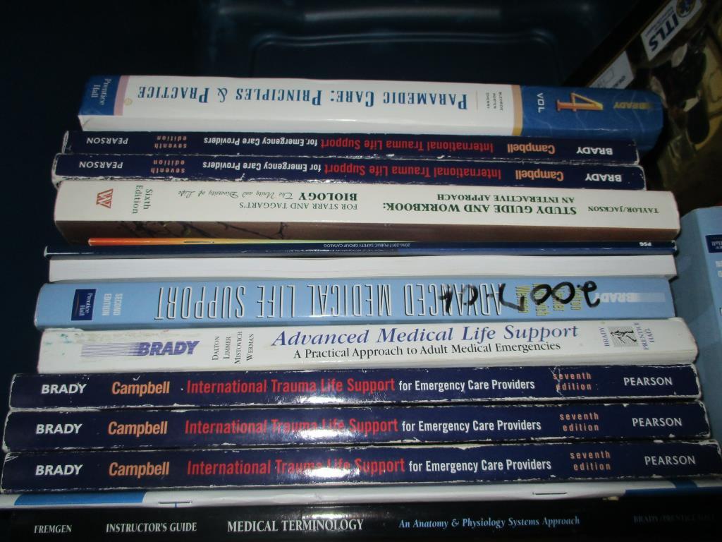 (32) Asst Medical Books.