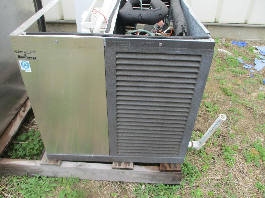 Manitowoc Ice Maker w/ Bin QD0692N.