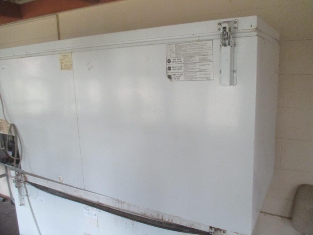 GE FCM25RMWW Freezer