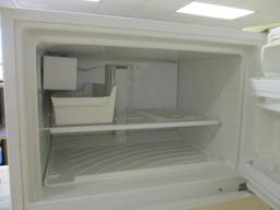Whirlpool 20.1 cu ft Refrigerator w/ Icemaker.