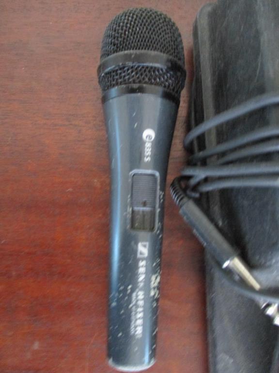 Sennheiser Microphone 8355 & Foot Pedal.