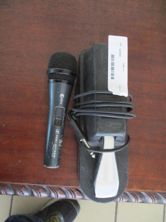 Sennheiser Microphone 8355 & Foot Pedal.