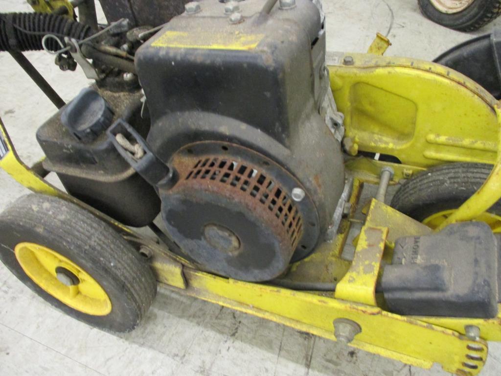 John Deere Gasoline Edger E35.