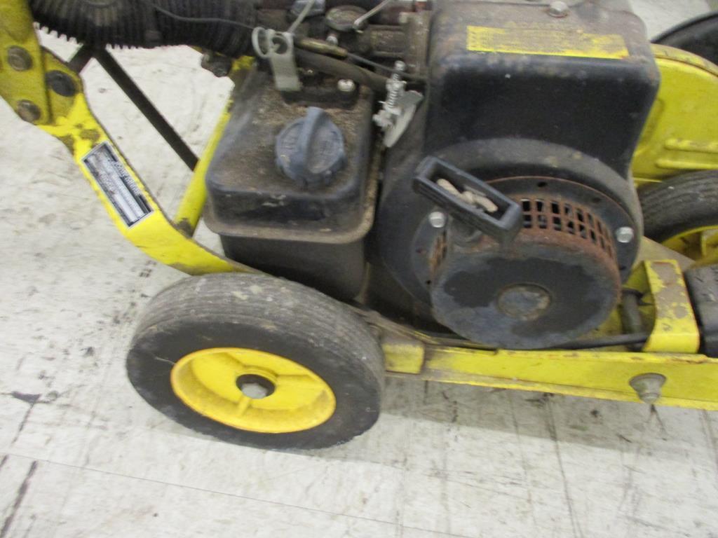 John Deere Gasoline Edger E35.