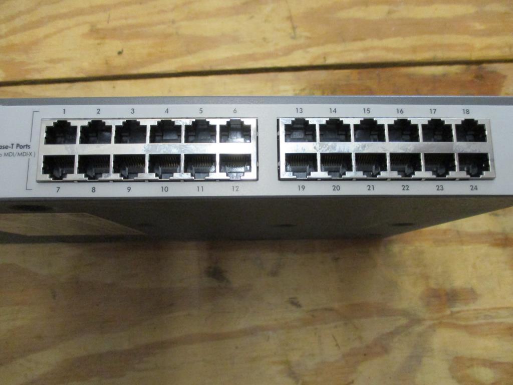 HP 24 Port Switch 2724 J4897A.