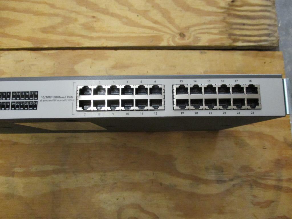 HP 24 Port Switch 2724 J4897A.