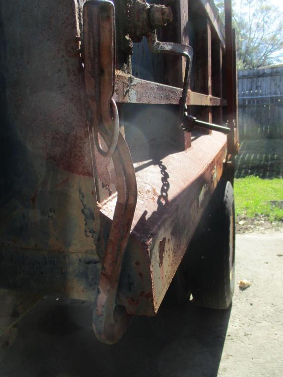 1994 Ford L800 Dump Truck.