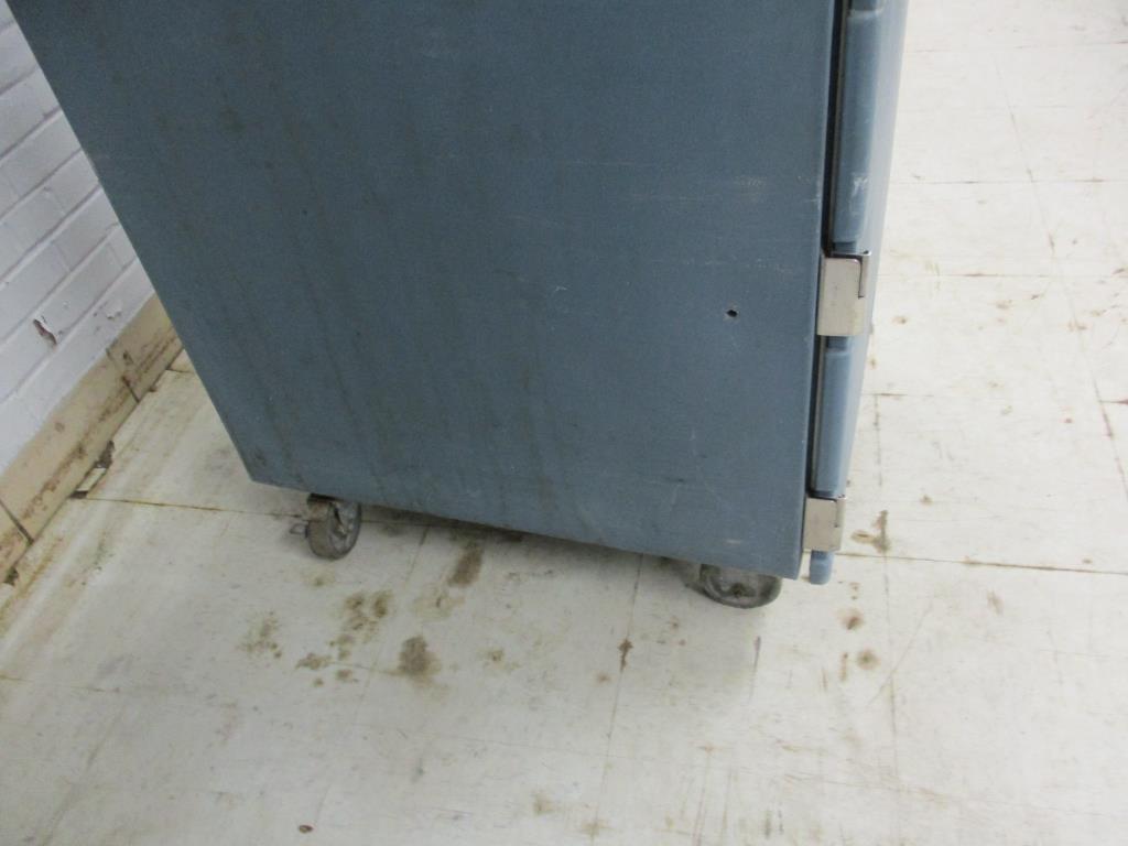 Cambro Plastic Hot/Cold Cabinet.