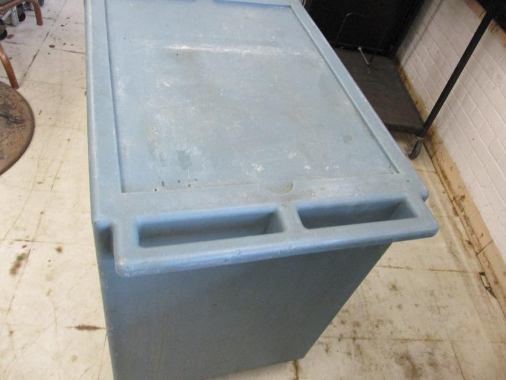 Cambro Plastic Hot/Cold Cabinet.